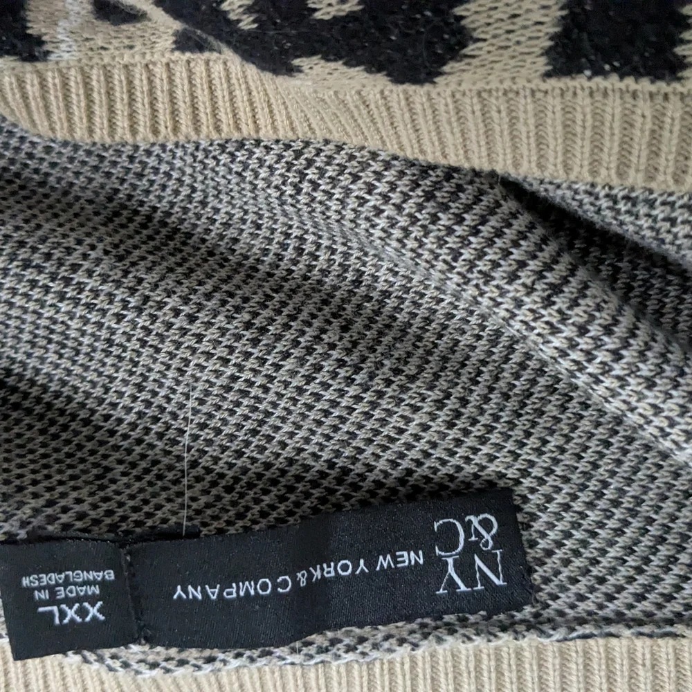 New York & Company Leopard Oversized 3/4 Sleeve Sweater - Picture 2 of 2